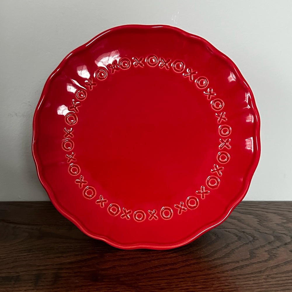 Charming Pottery Barn Red Ceramic Valentine’s Pedestal Cup Cake / Treat Stand